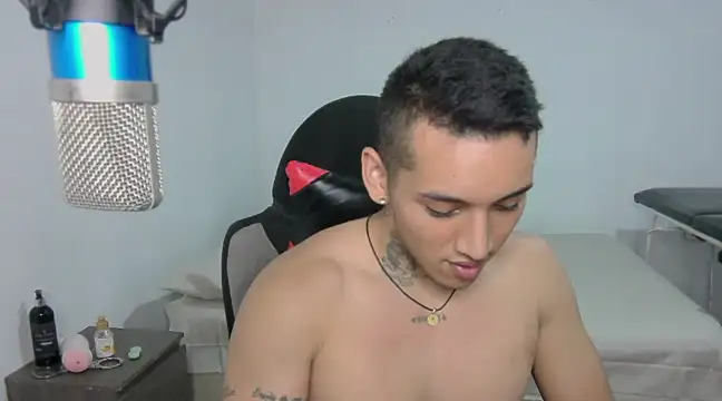 Snapshot of David_Adams2003 chatting on February 2025 11:36:02 PM David Adams2003 online show from February 2025 11:36:02 PM