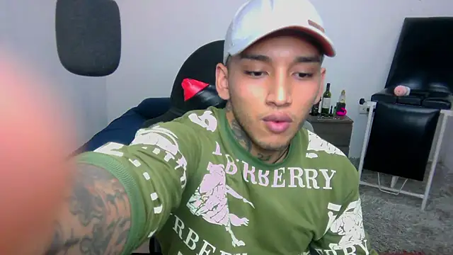 Snapshot of David_Adams2003 chatting on February 2025 01:49:02 PM David Adams2003 online show from February 2025 01:49:02 PM