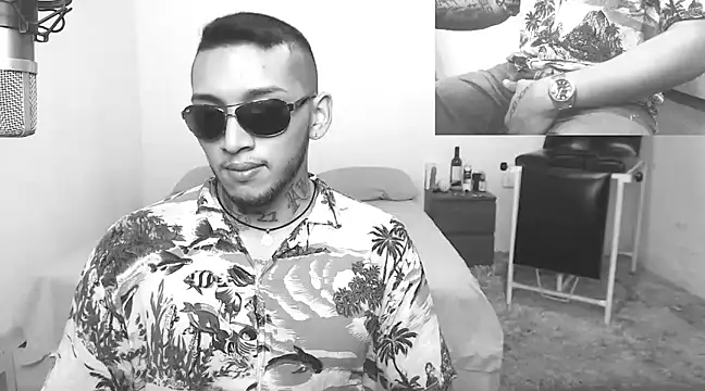 Snapshot of David_Adams2003 chatting on March 2025 02:01:02 PM David Adams2003 online show from March 2025 02:01:02 PM