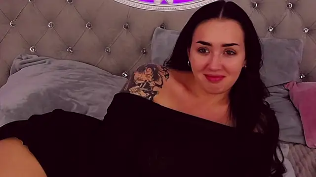 KimKhallifa online show from January 2025 10:52:02 AM