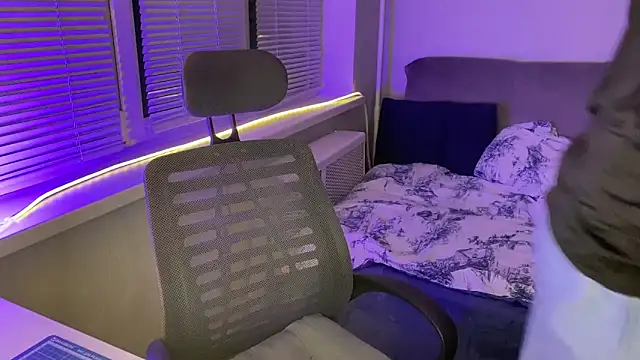 Leonnextdoor online show from February 2026 04:38:02 PM