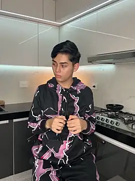 Maxi little online show from September 2025 12:22:02 AM