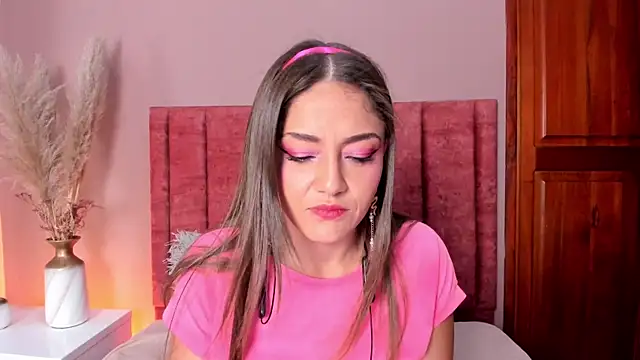 EloiseQuinn online show from November 2025 01:58:02 PM