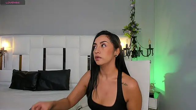 MAGIC AURORAA online show from February 2025 12:18:02 PM