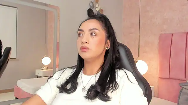 MAGIC AURORAA online show from March 2025 12:13:01 PM