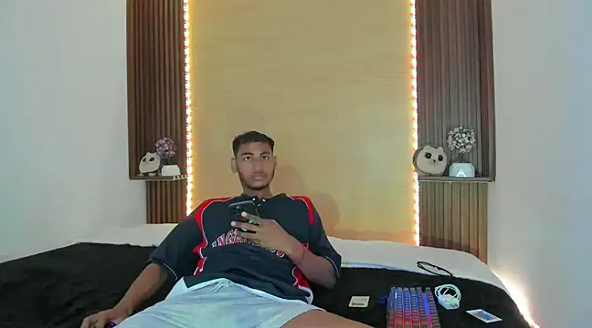 Snapshot of Evans777_ chatting on January 2025 05:05:01 PM Evans777 online show from January 2025 05:05:01 PM