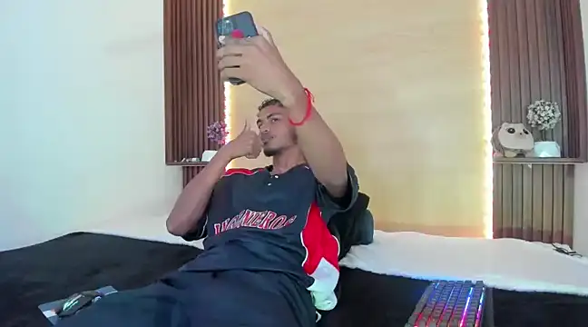 Snapshot of Evans777_ chatting on January 2025 06:04:02 PM Evans777 online show from January 2025 06:04:02 PM