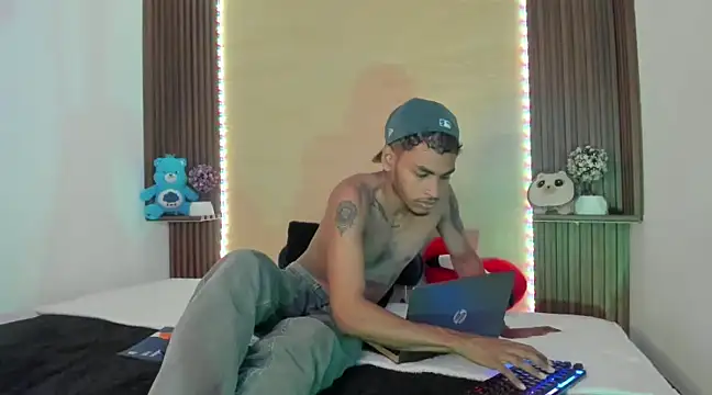 Snapshot of Evans777_ chatting on January 2025 05:07:02 PM Evans777 online show from January 2025 05:07:02 PM