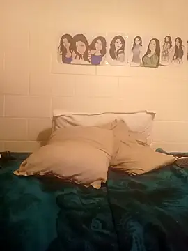 k1oudE online show from September 2025 03:22:01 AM