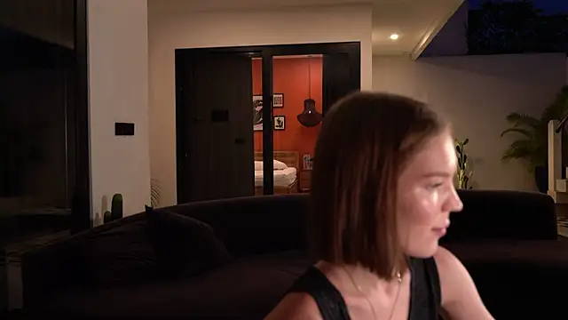 alittlestarrr online show from November 2025 10:41:02 AM