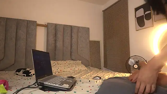 womantall99 online show from November 2025 05:47:01 PM