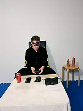 Snapshot of EmberSlave chatting on December 2024 11:52:02 AM EmberSlave online show from December 2024 11:52:02 AM