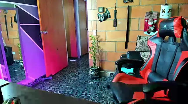 Adam Valenciia online show from February 2025 01:54:01 PM