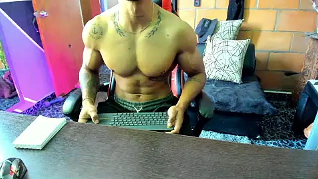 Adam Valenciia online show from March 2025 03:53:01 PM