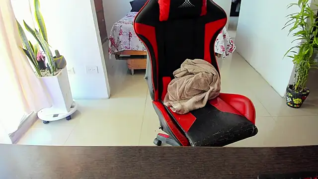 Adam Valenciia online show from November 2025 03:24:01 PM