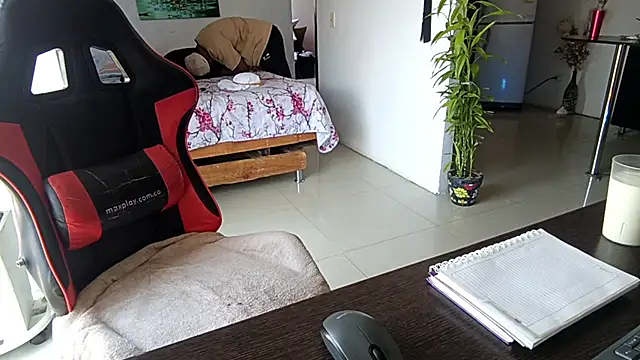 Adam Valenciia online show from March 2026 06:04:02 PM