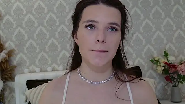 Nellie Medina online show from March 2025 08:41:02 PM