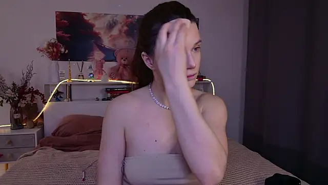 Nellie Medina online show from February 2026 03:43:02 PM