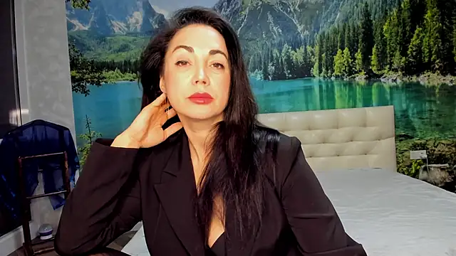 Monica Weiss online show from February 2025 10:13:01 PM