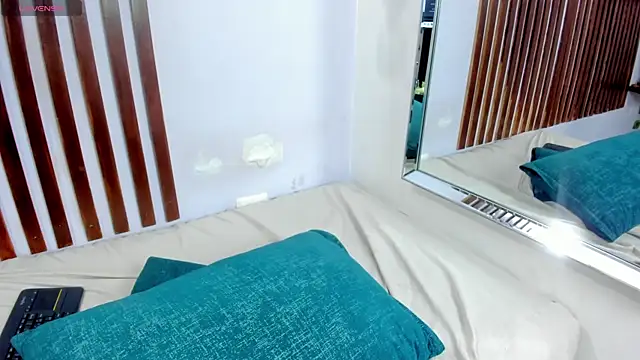 KRYSSTARITTER4 online show from January 2025 01:27:01 PM