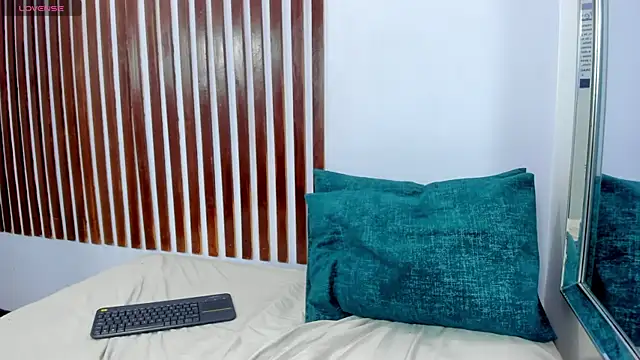 KRYSSTARITTER4 online show from February 2025 04:12:02 PM