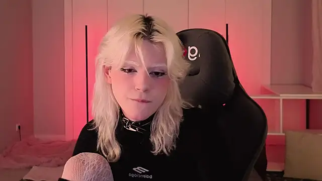 b0y fantasy online show from April 2026 06:45:01 PM