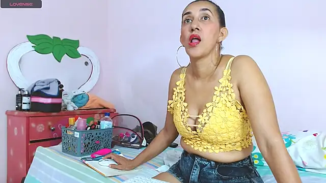 latinabueno41 online show from February 2025 01:29:02 AM