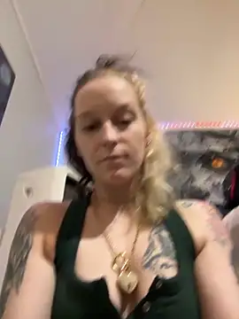 Snapshot of damselaintstressn chatting on November 2025 11:27:02 PM damselaintstressn online show from November 2025 11:27:02 PM