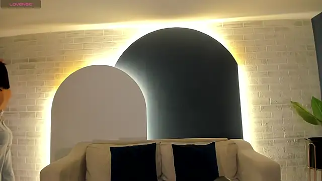 NiaSalvatore online show from September 2025 03:57:01 PM