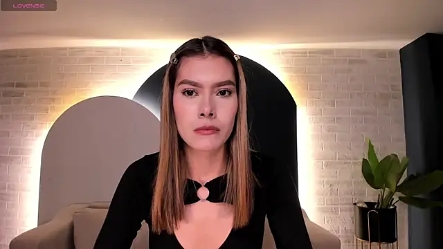 Snapshot of NiaSalvatore chatting on June 2026 06:45:01 PM NiaSalvatore online show from June 2026 06:45:01 PM