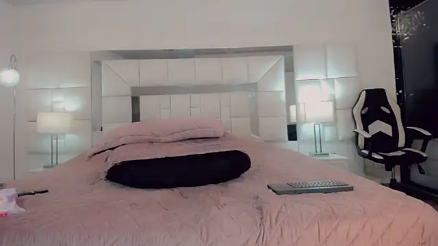 Snapshot of Gisele_fox chatting on March 2025 10:32:02 PM Gisele fox online show from March 2025 10:32:02 PM