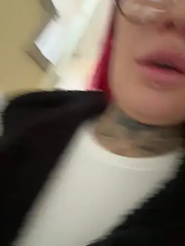 Snapshot of Mia-Fuchs chatting on January 2026 02:43:02 PM Mia-Fuchs online show from January 2026 02:43:02 PM