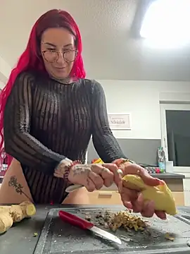 Snapshot of Mia-Fuchs chatting on February 2026 07:56:02 PM Mia-Fuchs online show from February 2026 07:56:02 PM