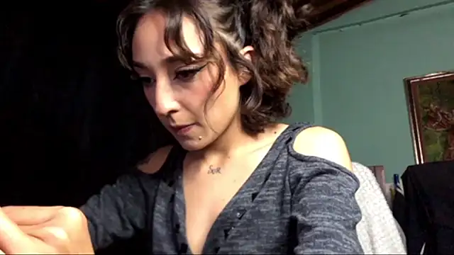 Snapshot of NickiYoung chatting on January 2025 07:29:01 AM NickiYoung online show from January 2025 07:29:01 AM