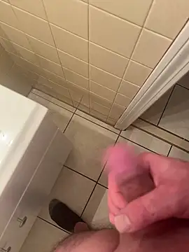 Snapshot of coreyl9718 chatting on February 2025 06:17:02 AM coreyl9718 online show from February 2025 06:17:02 AM