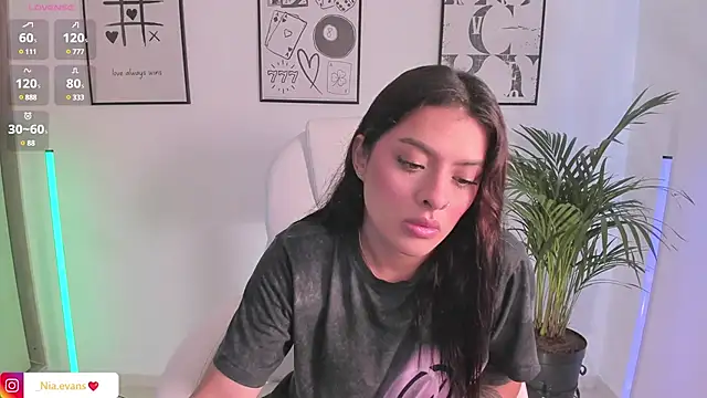 NiiaEvanss online show from March 2025 01:23:01 PM