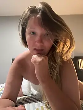 Snapshot of SunshineMarie chatting on November 2025 12:49:02 PM SunshineMarie online show from November 2025 12:49:02 PM