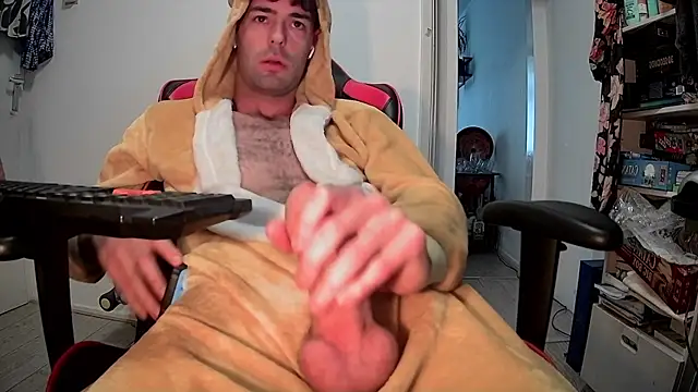 Snapshot of onesieboyx chatting on October 2025 02:18:02 PM onesieboyx online show from October 2025 02:18:02 PM