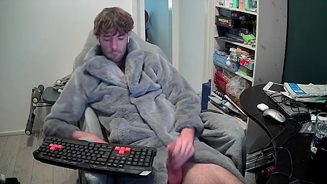 Snapshot of onesieboyx chatting on December 2025 12:25:02 PM onesieboyx online show from December 2025 12:25:02 PM