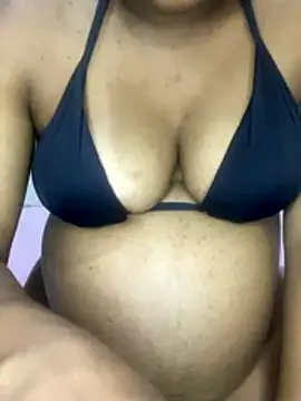 Mariaapimentinha online show from December 2025 12:04:01 AM