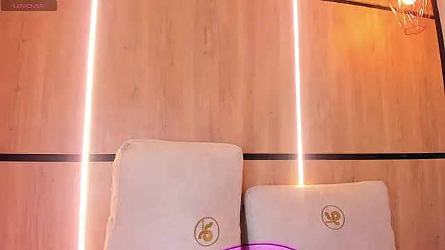 ashlyn parker online show from December 2025 08:04:02 PM