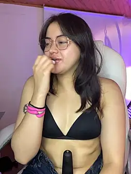 Snapshot of Camila_pinkk chatting on May 2026 02:15:02 PM Camila pinkk online show from May 2026 02:15:02 PM