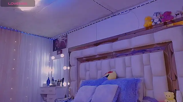 Snapshot of Aliana_Ross chatting on October 2025 08:04:02 AM Aliana Ross online show from October 2025 08:04:02 AM