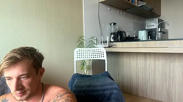 Snapshot of YourMarsLove chatting on January 2025 02:04:02 AM YourMarsLove online show from January 2025 02:04:02 AM