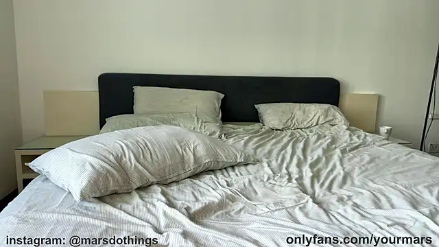 YourMarsLove online show from December 2025 02:51:02 AM