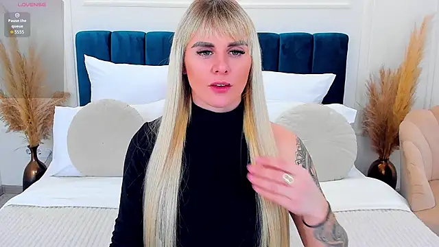 Snapshot of LiluDav chatting on February 2026 01:18:01 PM LiluDav online show from February 2026 01:18:01 PM