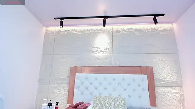 Snapshot of FLEURGRECO chatting on May 2026 12:24:01 PM FLEURGRECO online show from May 2026 12:24:01 PM