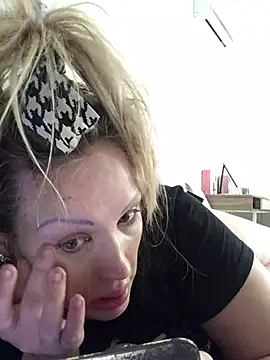 VikiiStoun online show from March 2025 12:09:02 PM