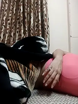 Snapshot of karishma_kappur chatting on February 2025 01:02:01 PM karishma kappur online show from February 2025 01:02:01 PM