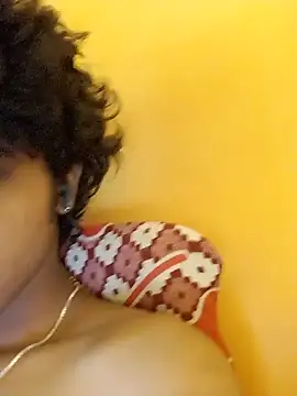 Snapshot of CosmicEmuu chatting on January 2025 10:51:01 AM CosmicEmuu online show from January 2025 10:51:01 AM